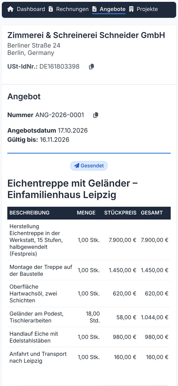 Angebot für eine Eichentreppe mit Geländer, wie der Kunde es auf dem Handy öffnet