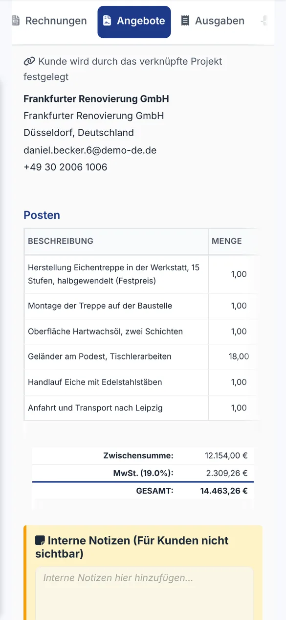 Sechs Positionen des Treppenangebots mit Zwischensumme, Mehrwertsteuer und Gesamtbetrag auf dem Handy