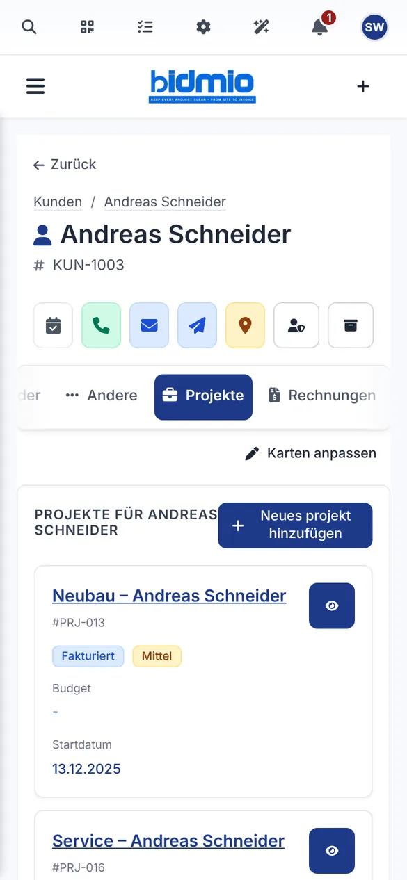 Kundenkarte Andreas Schneider KUN-1003 mit fakturiertem Neubau und Serviceprojekt auf dem Handy