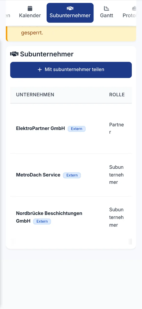 Drei externe Subunternehmer eines Bauprojekts mit Unternehmen und Rolle in der Projektansicht