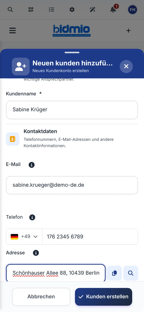 Formular Neuen Kunden hinzufügen auf dem Handy mit Sabine Krüger, Telefonnummer und Berliner Adresse