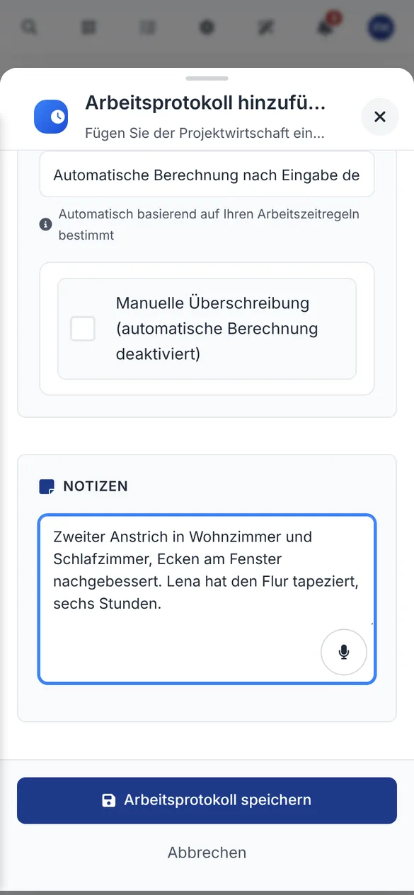 Arbeitsprotokoll auf dem Handy mit eingesprochener Notiz zum zweiten Anstrich und Mikrofon zum Diktieren