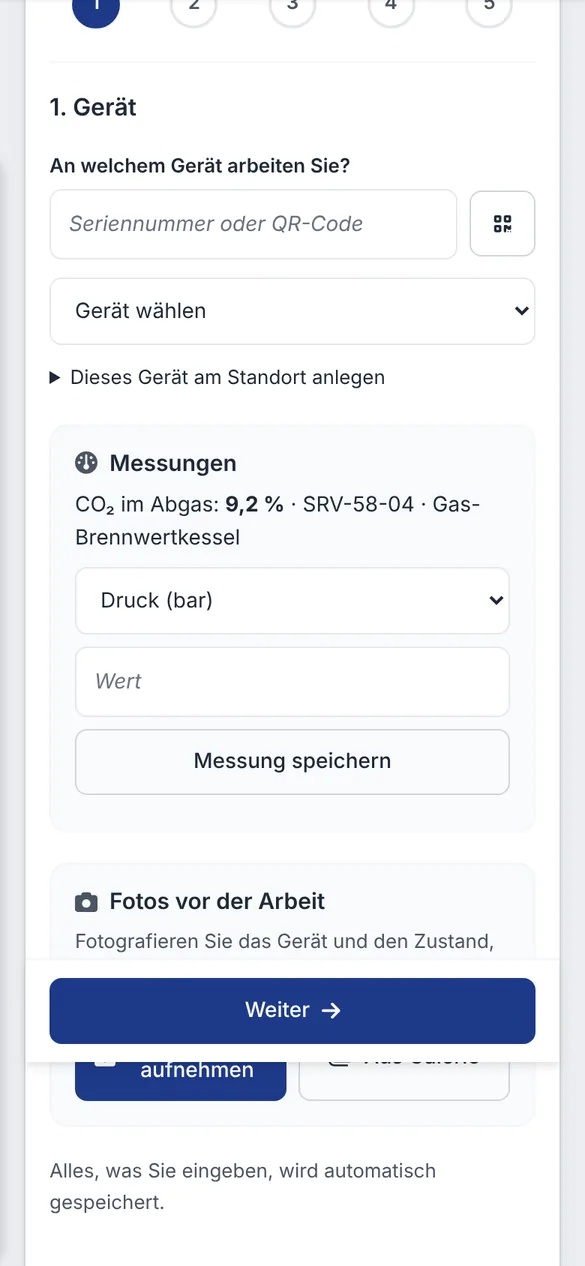 Messwert CO2 im Abgas 9,2 Prozent am Gas-Brennwertkessel während des Einsatzes auf dem Handy